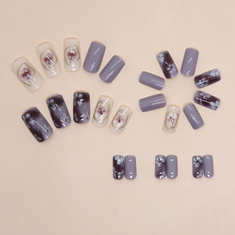 Roland in the Mirror Fake Nails - 24Pcs