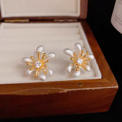 ER500 - Petal Shaped Light Luxury Earrings