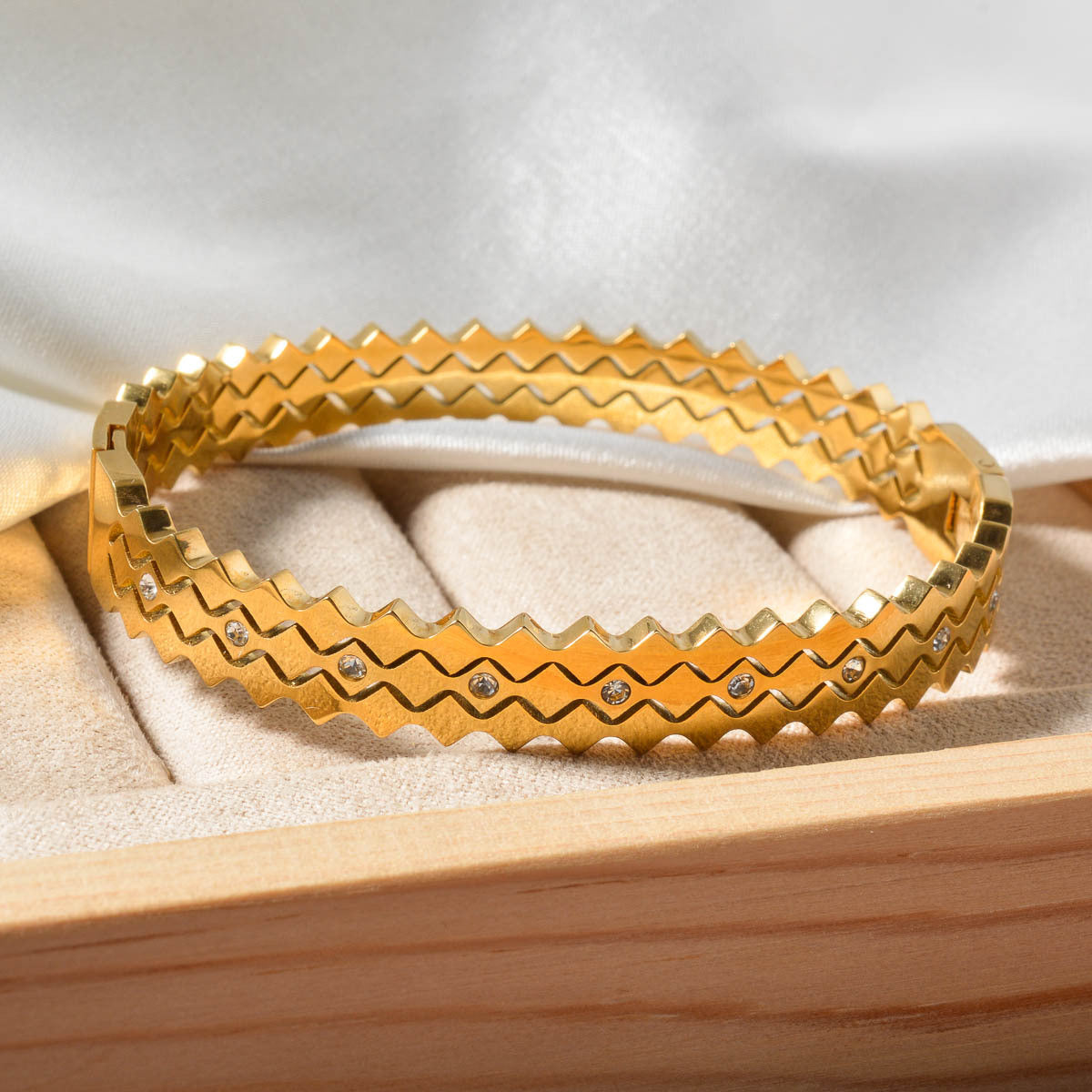 SBRAL23 - Versatile and Elegant Bracelet