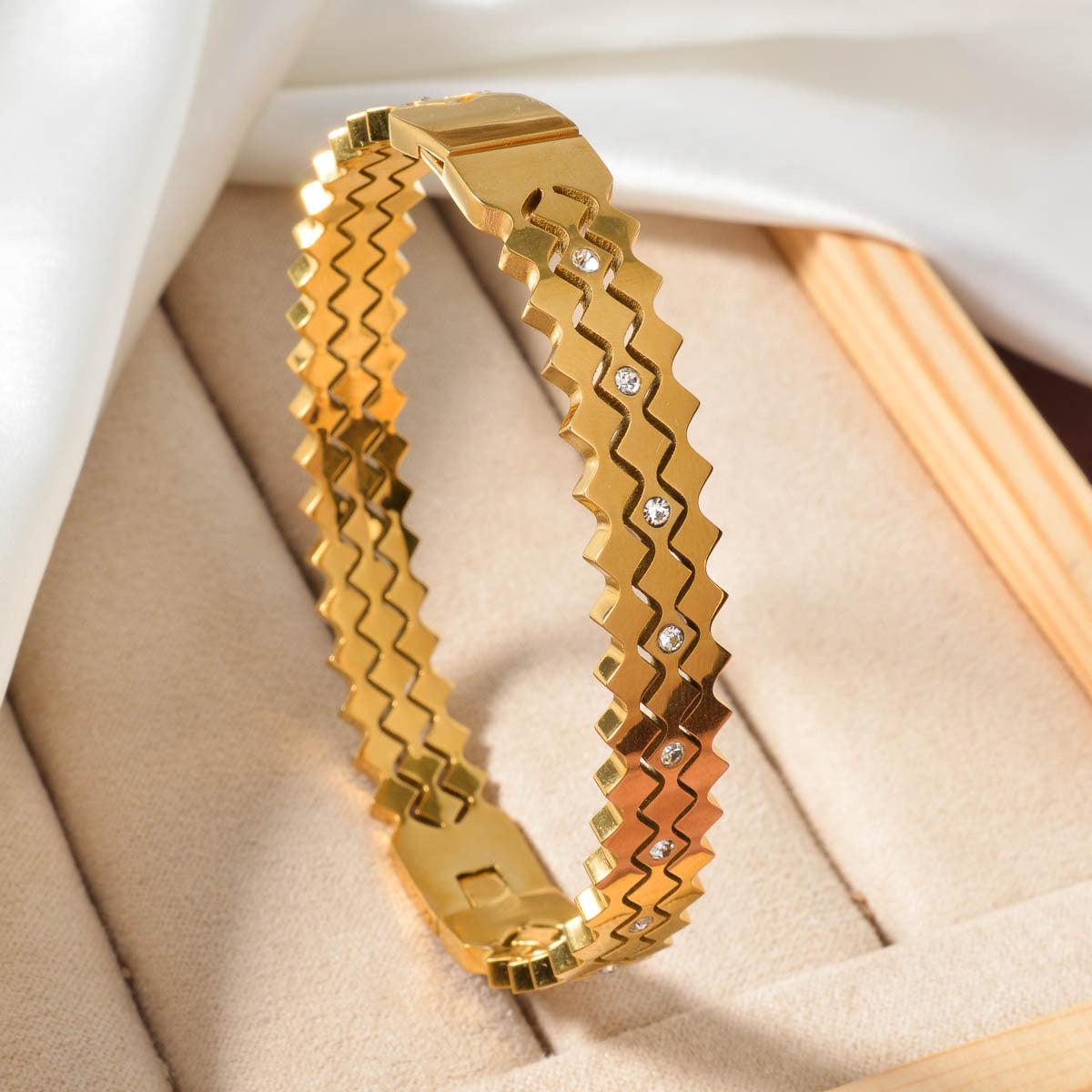 SBRAL23 - Versatile and Elegant Bracelet