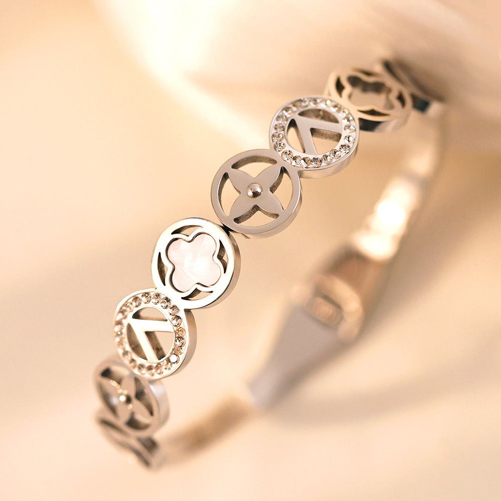 SBRAL32 - Four Leaf Clover V-shaped Bracelet