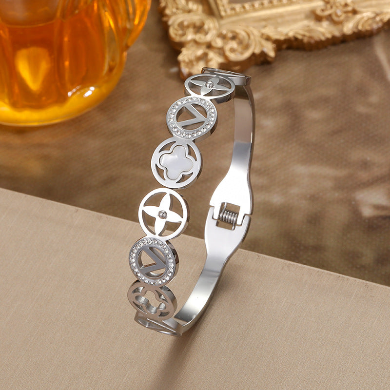 SBRAL32 - Four Leaf Clover V-shaped Bracelet