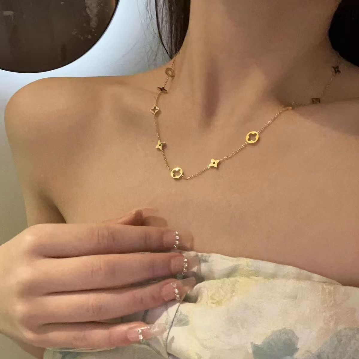 SNKL12 - Hollowed-out Four-Leaf Clover Necklace