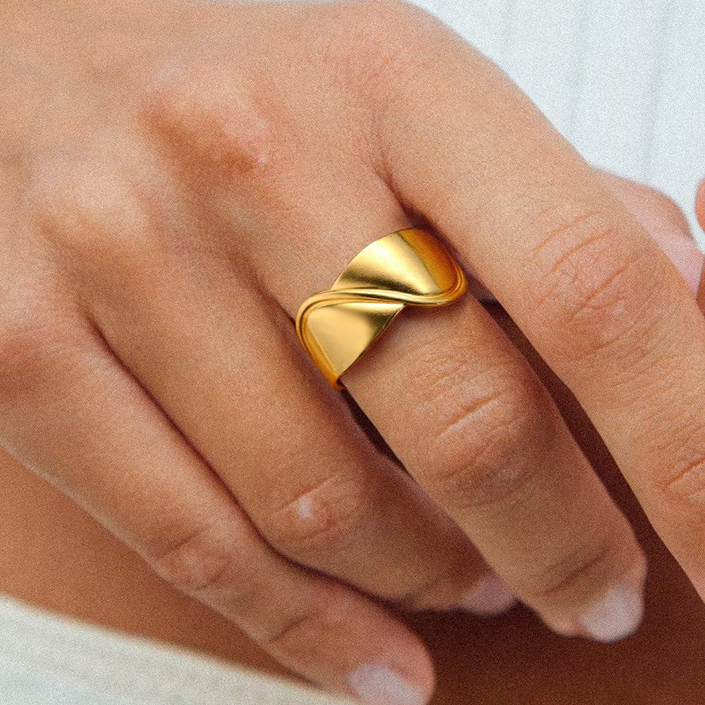 SRNG-68 - Smooth S-Curve Ring