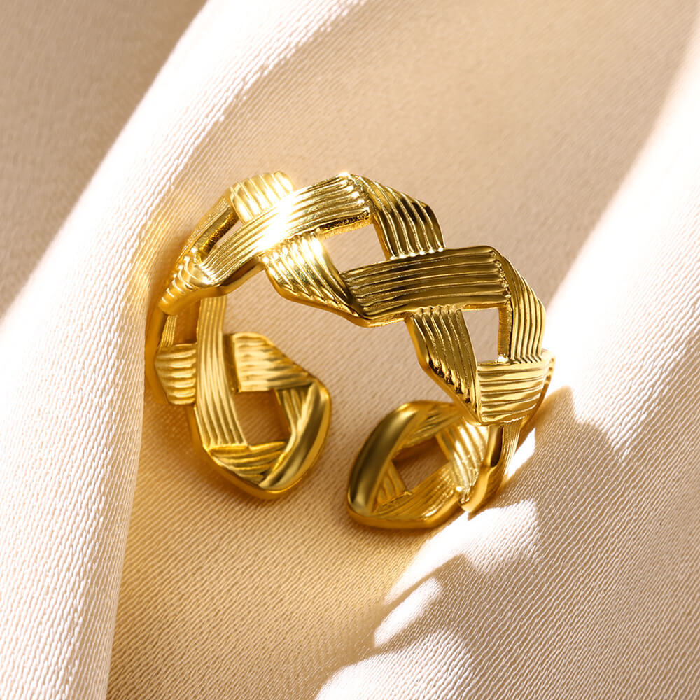 SRNG 79 - Band Rings with a Sleek