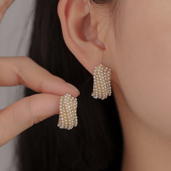 Simple Wavy Pattern Pearl Earrings