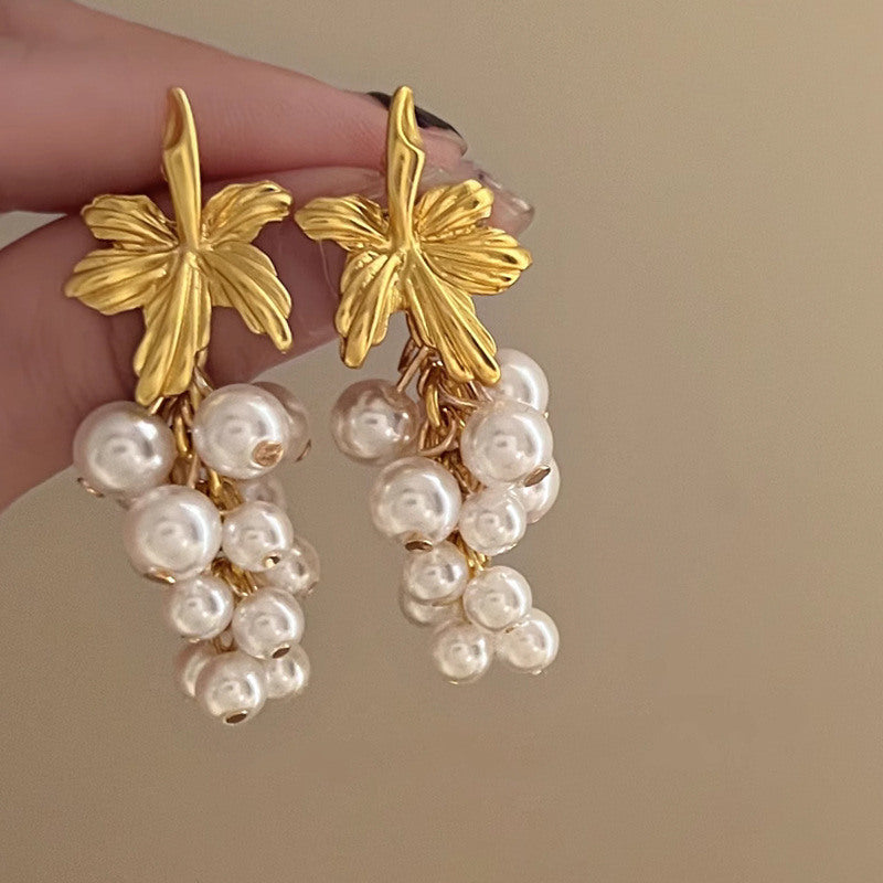ER481 - Vintage Style Leaf and Pearl Stud Earrings