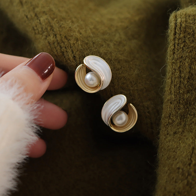 Vintage Wave Pearl Stud Earrings