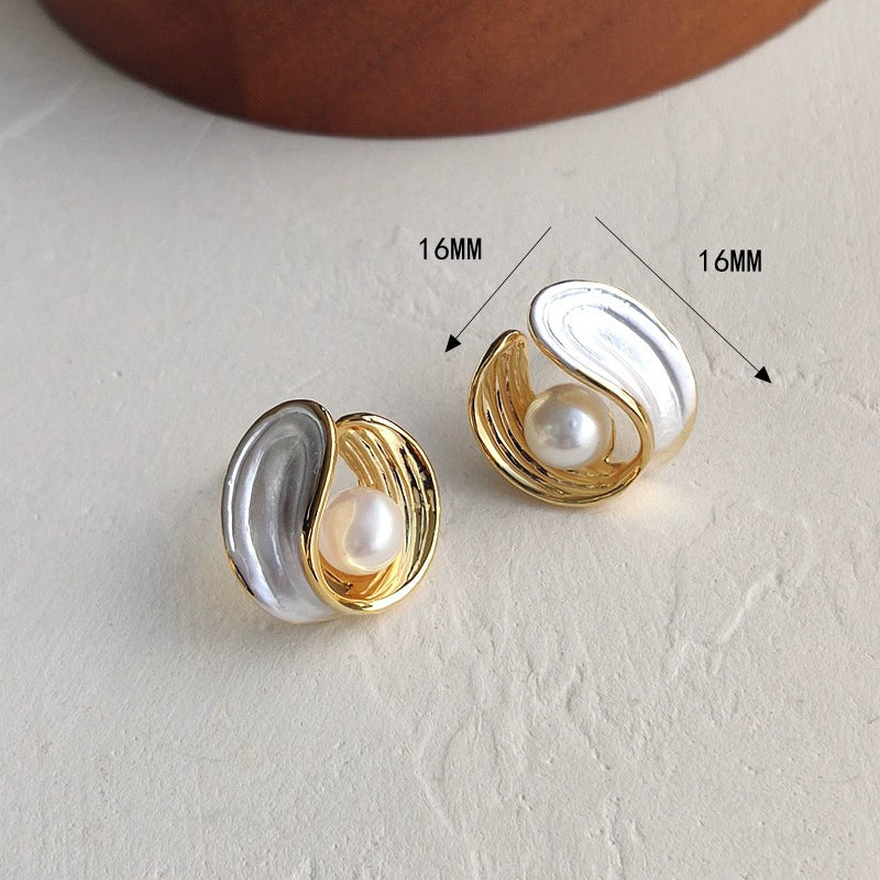 Vintage Wave Pearl Stud Earrings