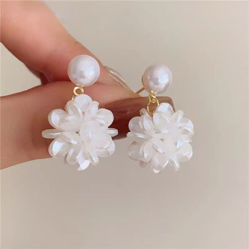 ER526 - White Pearl Flowers