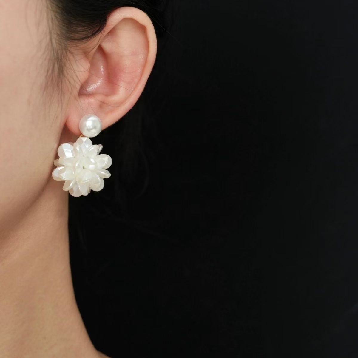 ER526 - White Pearl Flowers