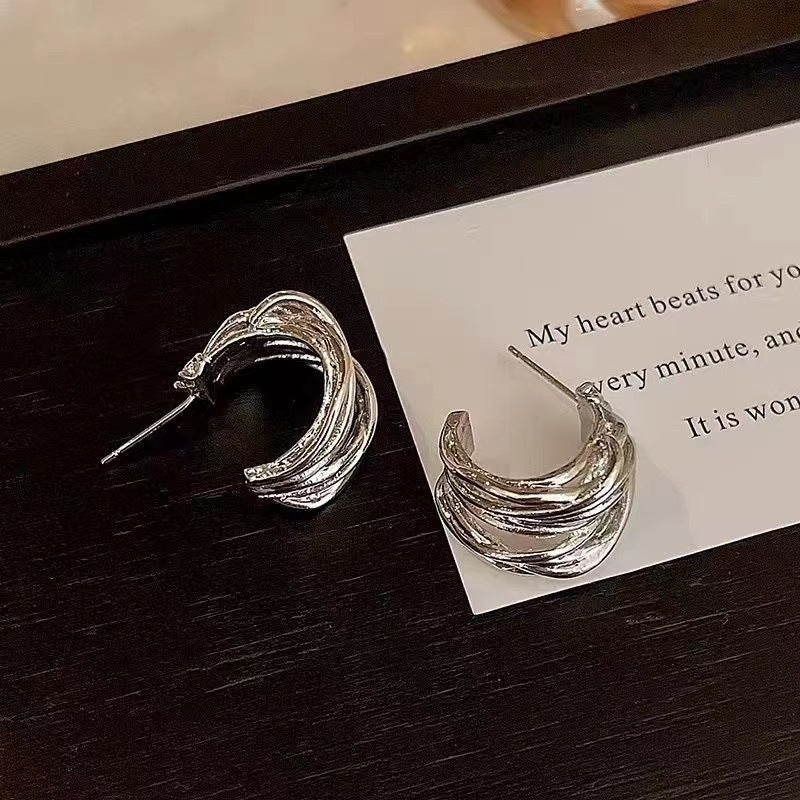 Winding C-Shaped Hoop Earrings