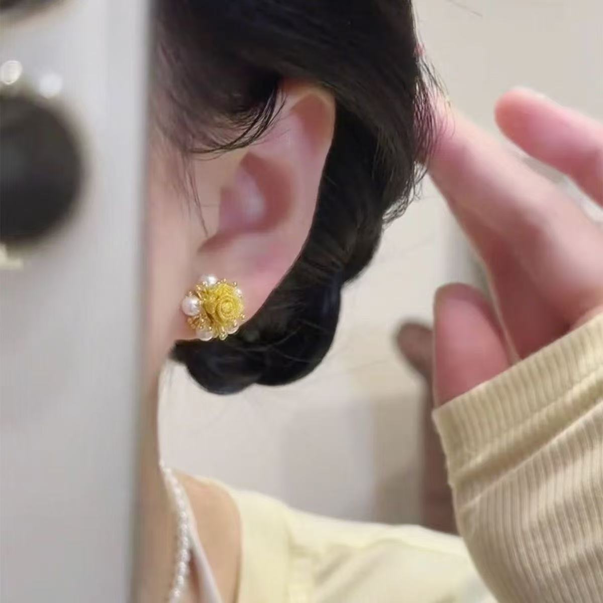 ER524 - Yellow Rose Pearl Stud Earrings