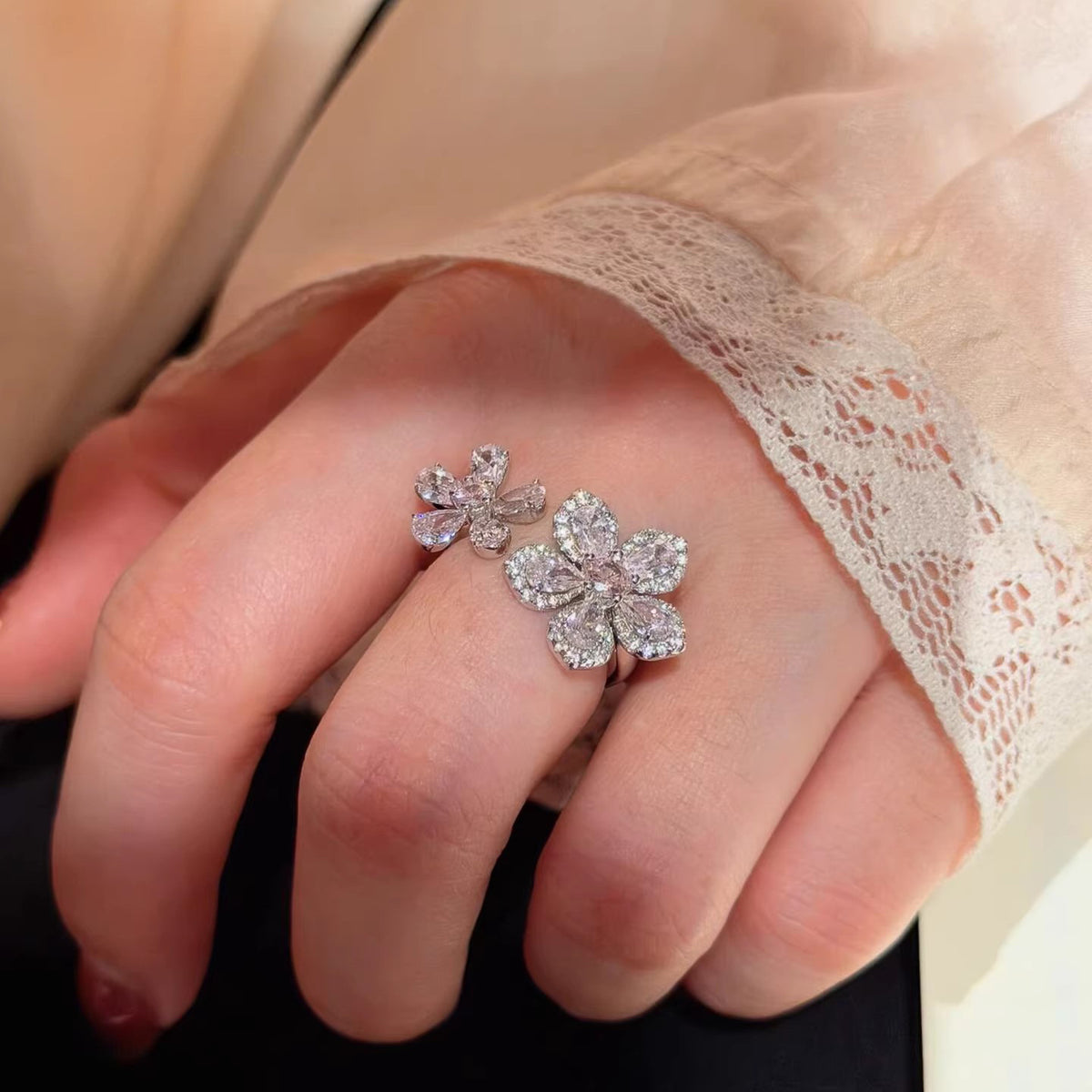 ZRNG 121 - Pink Flower Ring [Adjustable opening]