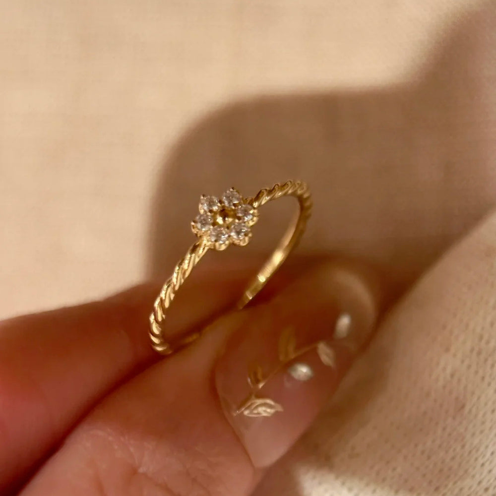 ZRNG 124 - Gold Flower Twisted Rope Ring [Adjustable opening]