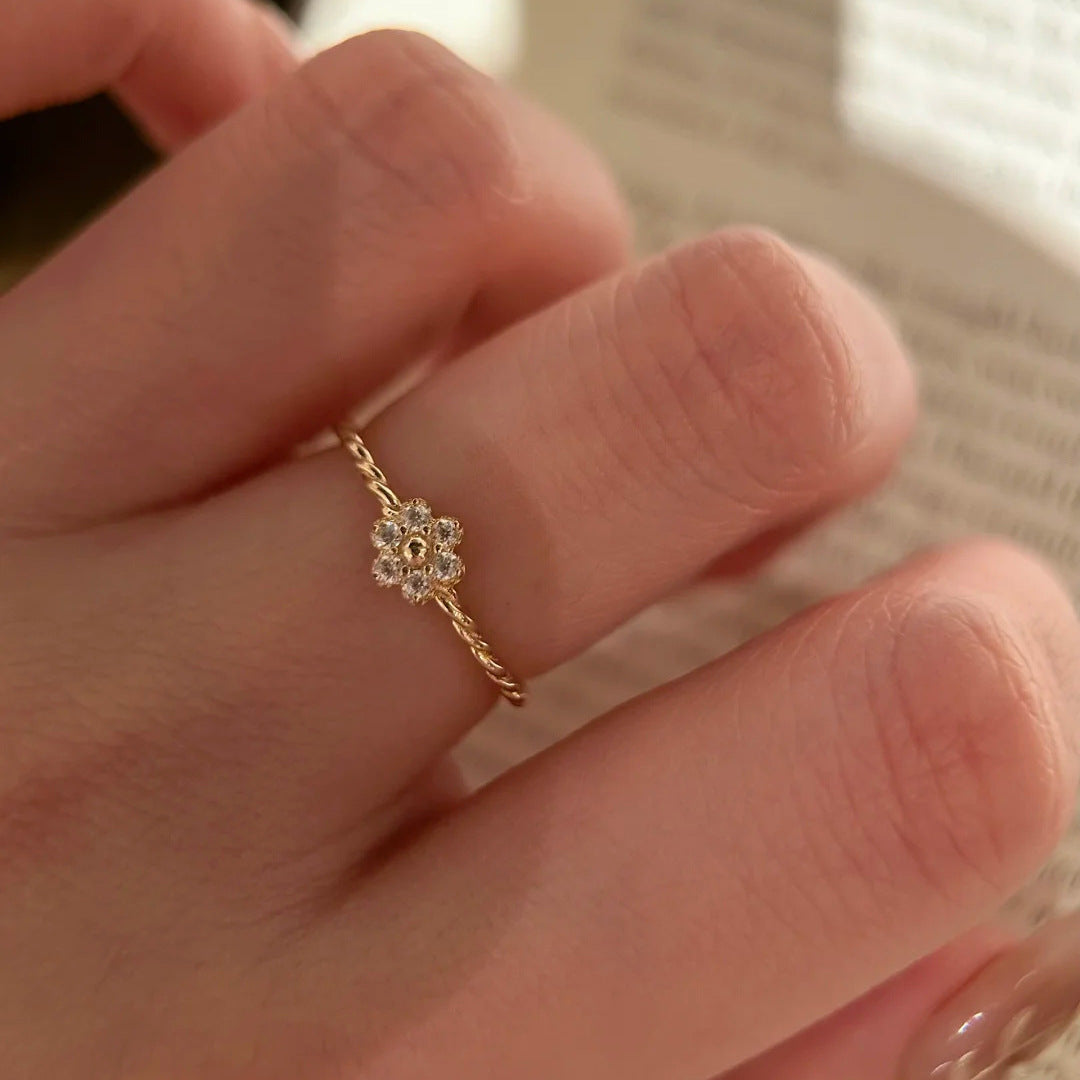 ZRNG 124 - Gold Flower Twisted Rope Ring [Adjustable opening]