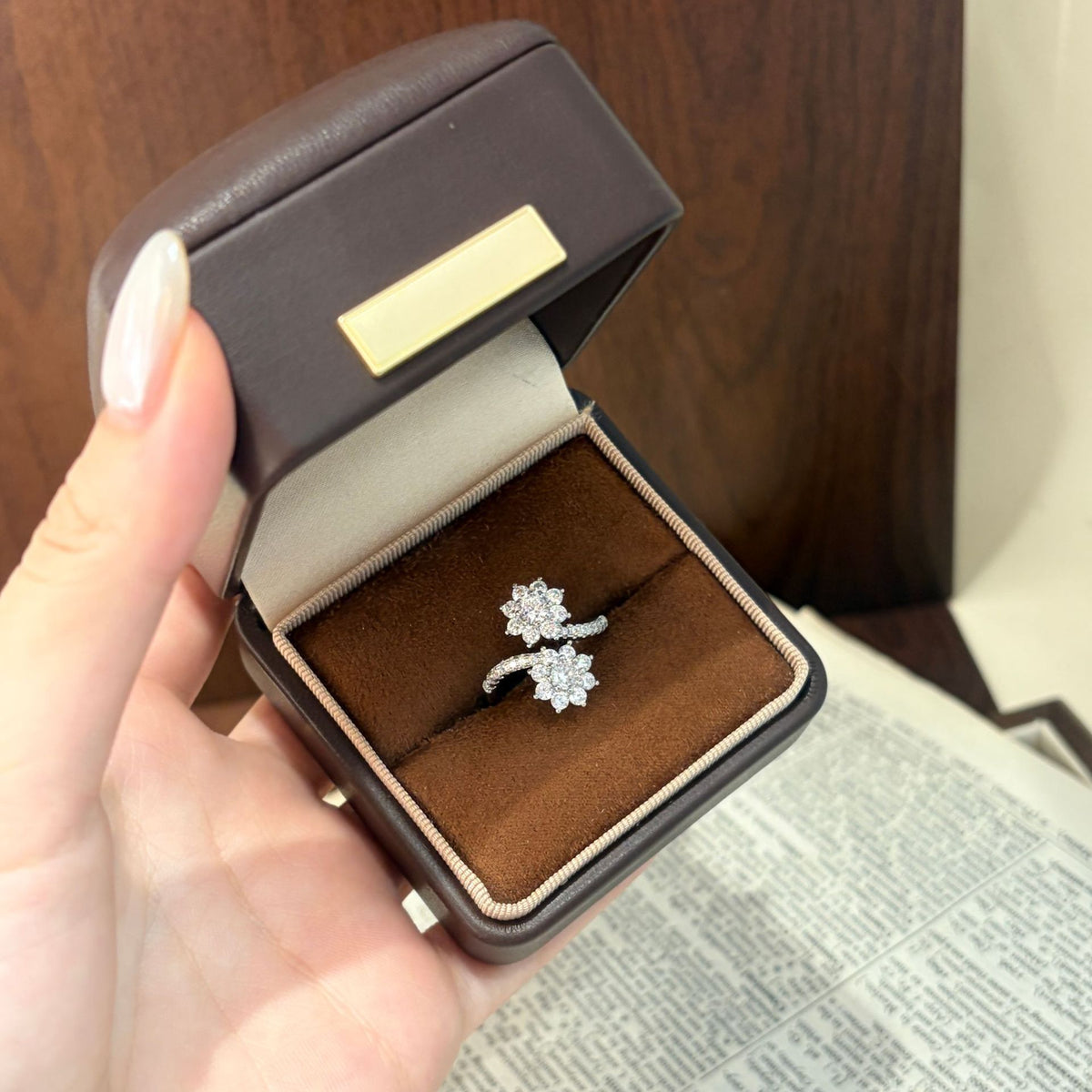 ZRNG 172 - Sparkling Zircon Flower Ring [Adjustable opening]