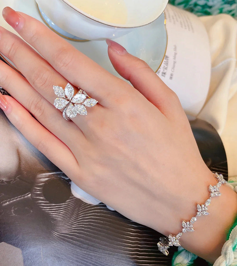 ZRNG 179 - Leaf Zirconic Ring [Adjustable opening]