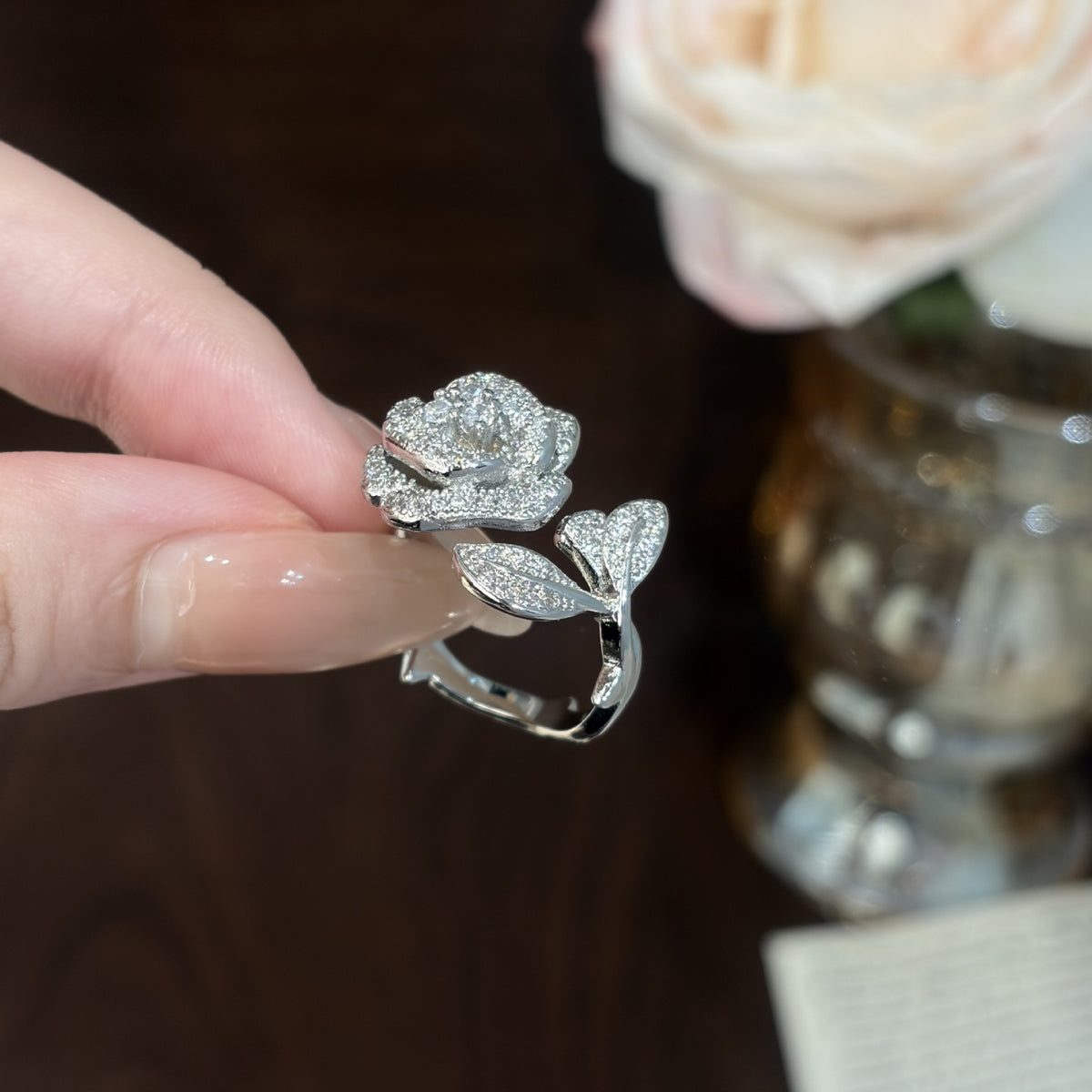 ZRNG 186 - Bailing Camellia Finger Ring [Adjustable opening]