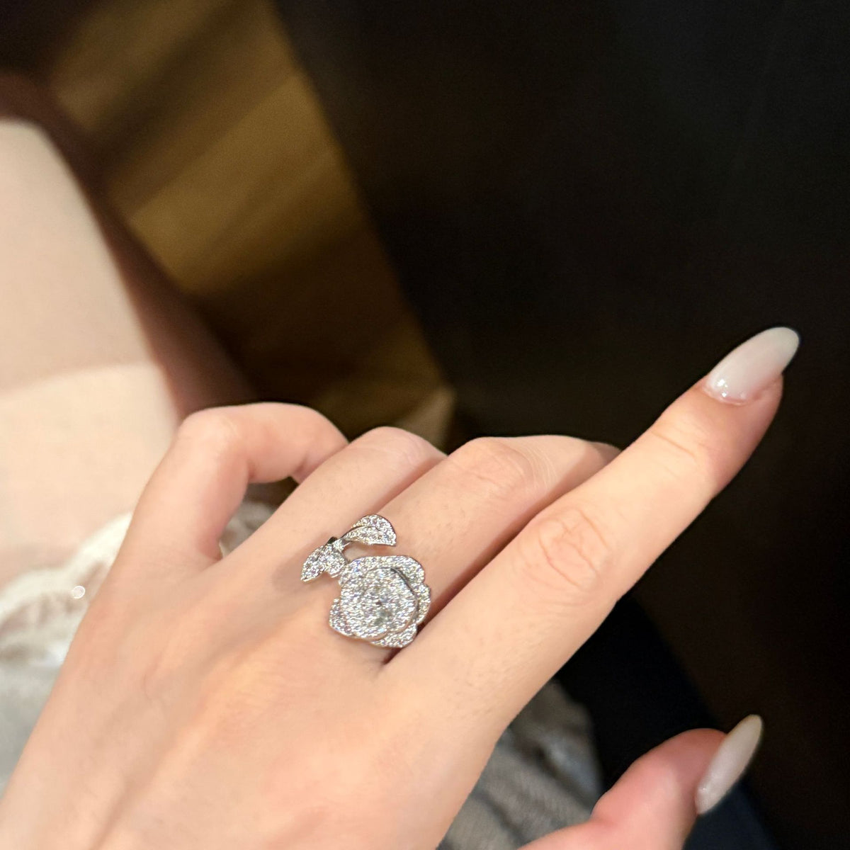 ZRNG 186 - Bailing Camellia Finger Ring [Adjustable opening]