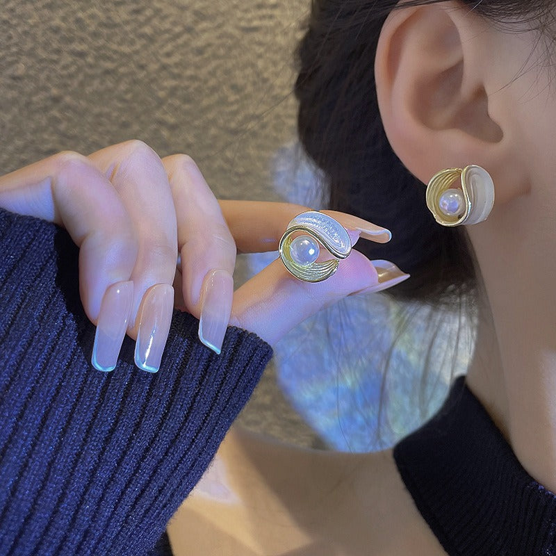Small Fresh Pearl Earrings